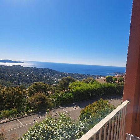 Location Vacance Vue Mer 4 A 6 Personnes Cavalaire-sur-Mer Luaran gambar