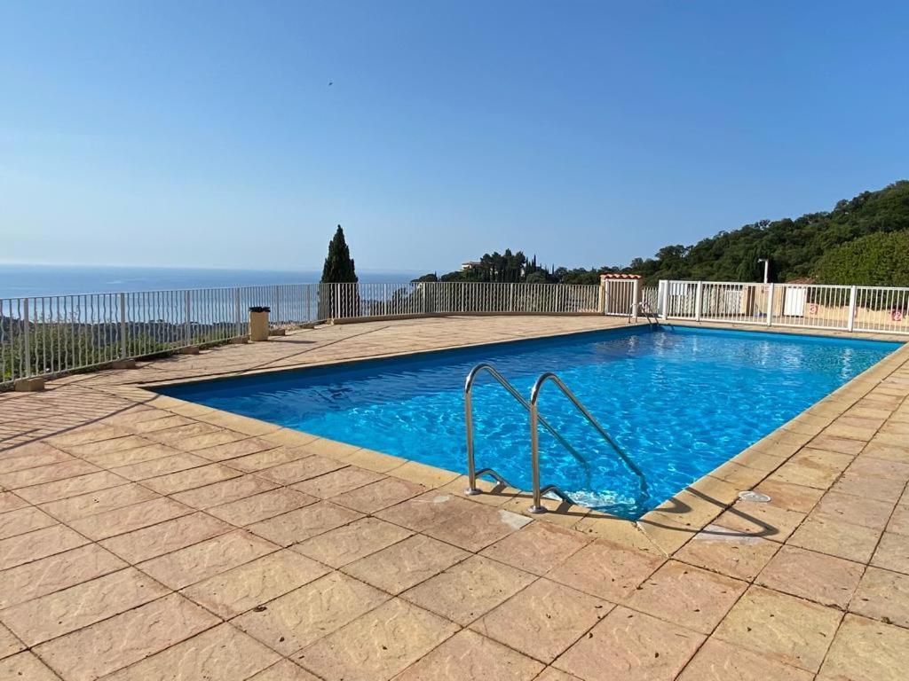 Location Vacance Vue Mer 4 A 6 Personnes Cavalaire-sur-Mer Luaran gambar