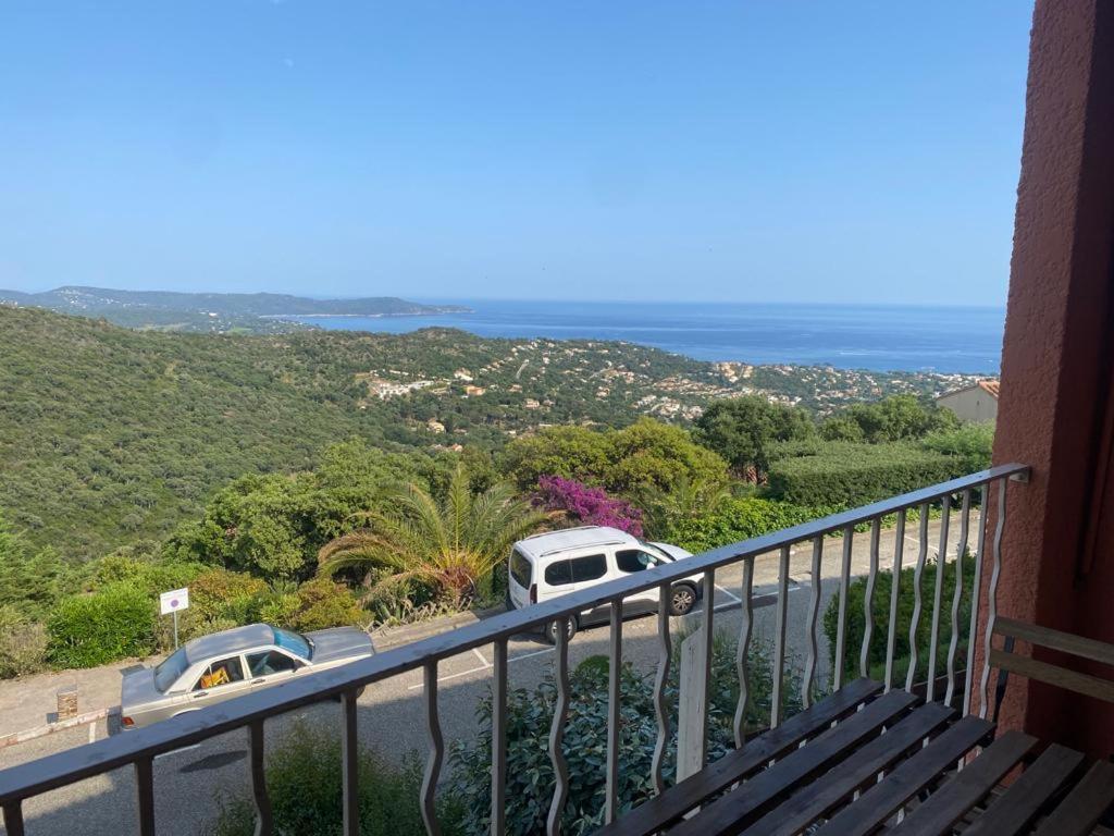 Location Vacance Vue Mer 4 A 6 Personnes Cavalaire-sur-Mer Luaran gambar