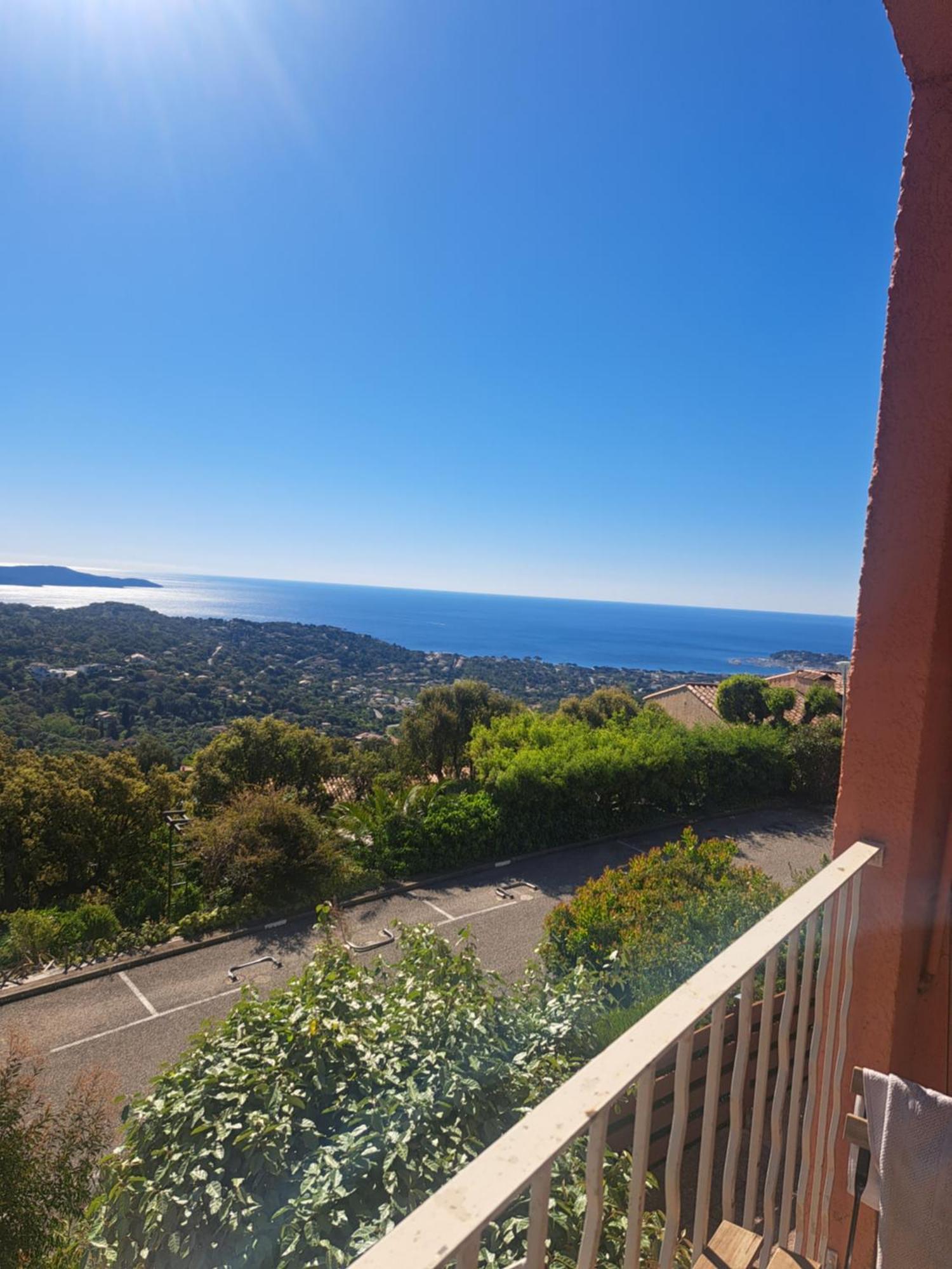 Location Vacance Vue Mer 4 A 6 Personnes Cavalaire-sur-Mer Luaran gambar